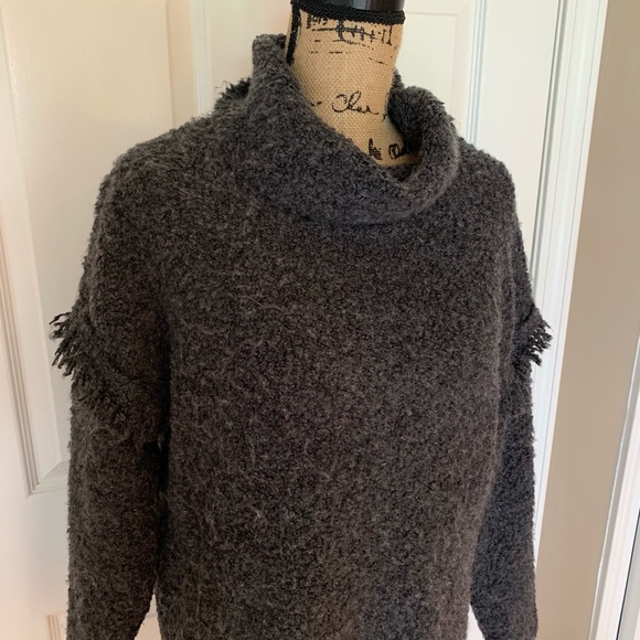 American Eagle sweater - Picture 2 of 5